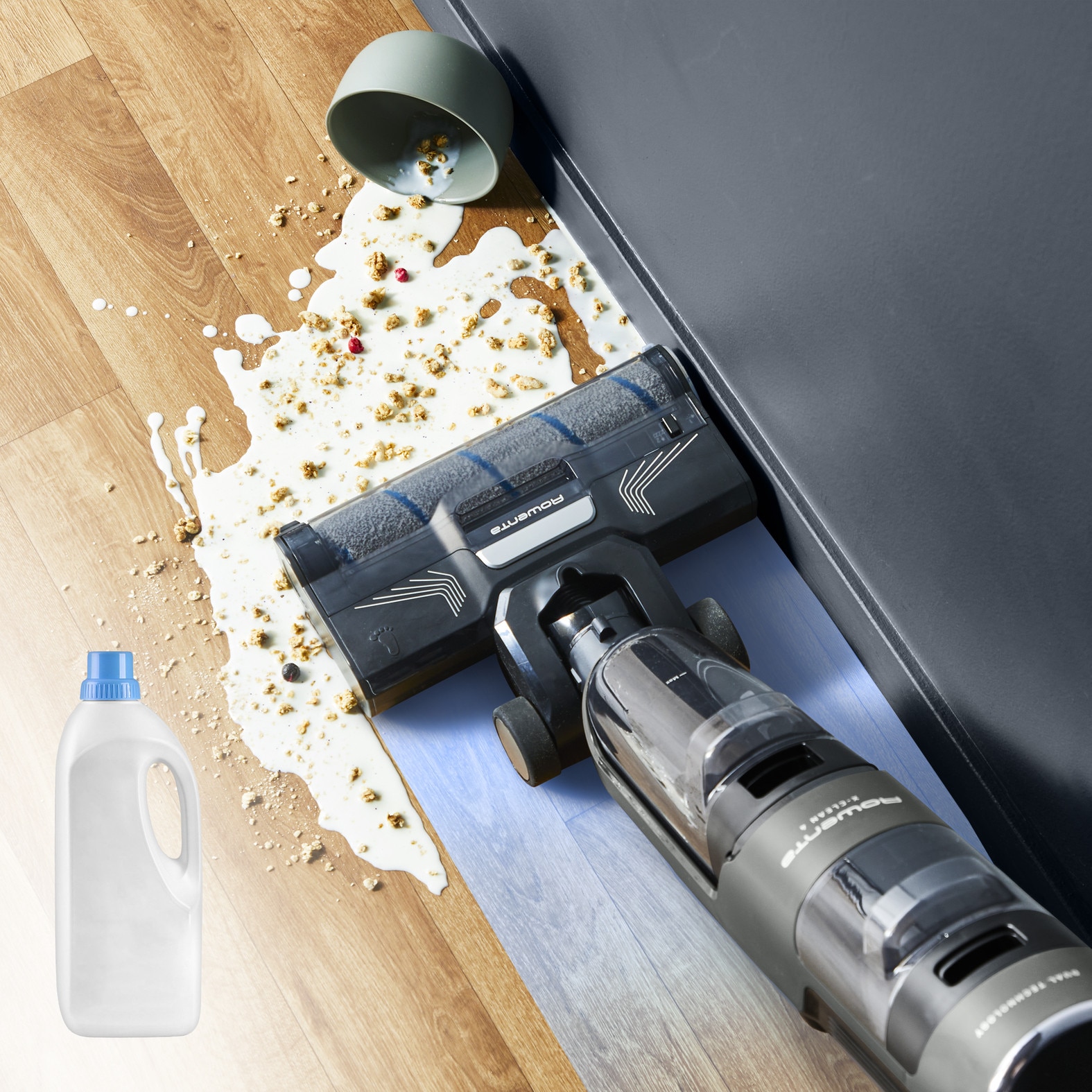 Aspirator vertical cu spalare Rowenta X-Clean 4 GZ5035WO, 200W, 425 RPM, Autonomie 50 minute, Baza de incarcare, Compatibil cu detergentii, Functie autocuratare, Gri/Negru