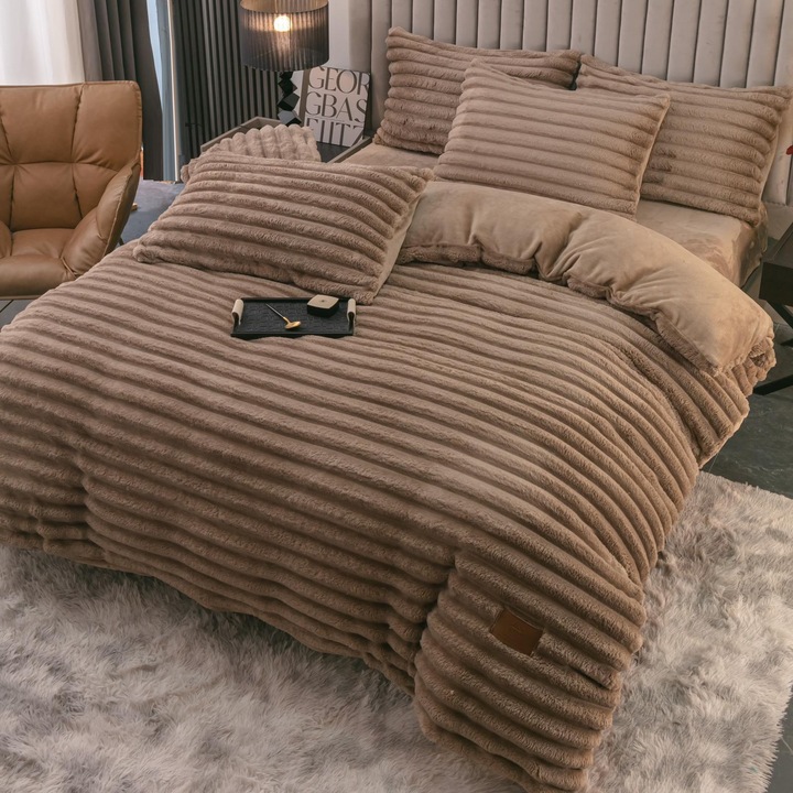 Lenjerie pat dublu, Super Pufoasa, din Blanita artificiala de Iepure, 4 piese, cu ELASTIC, Maro cu Bej JOJO HOME