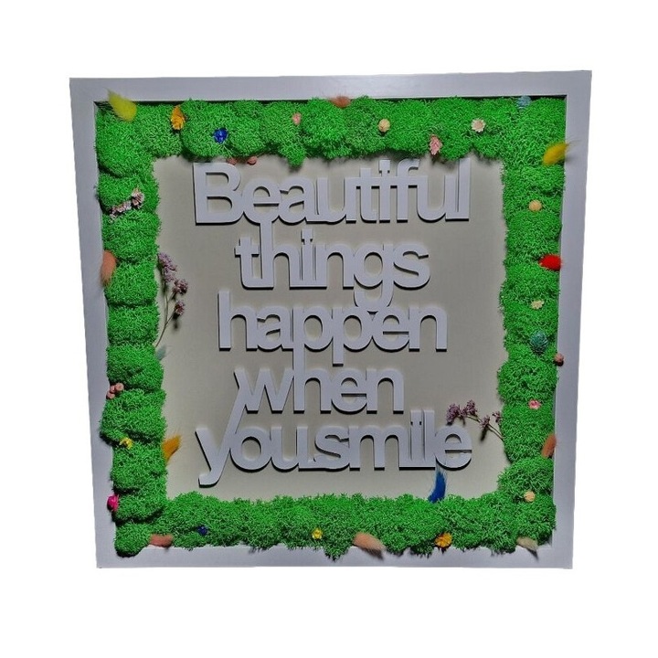 Decoratiune tablou cu licheni naturali stabilizati si mesaj motivational "Beautiful things happen when you smile", verde multicolor, 35 x 35