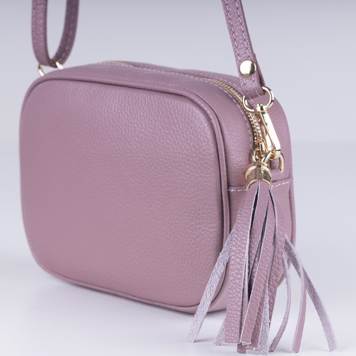 Crossbody táska bőr bojtokkal