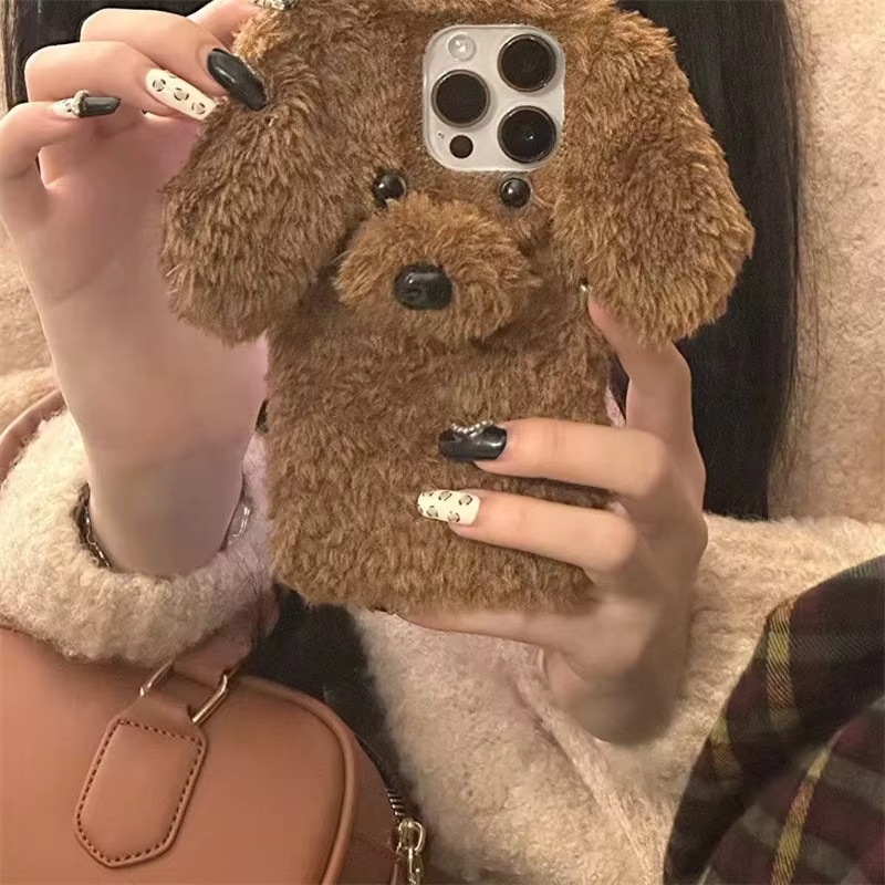 Husa de protectia pentru IPHONE 13, Material textil pufos/plush, Teddy, Puffy, Caine pufos, Maro, Modern