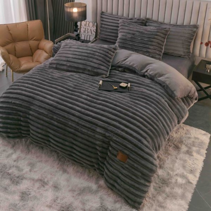 Lenjerie de pat dublu cocolino, cu dungi in relief, 4 piese, Cearceaf cu elastic 180 x 200 cm, Husa pilota 200 x 230 cm, Fata de perna 50 x 74 cm, Lenjerii Deosebite, j4