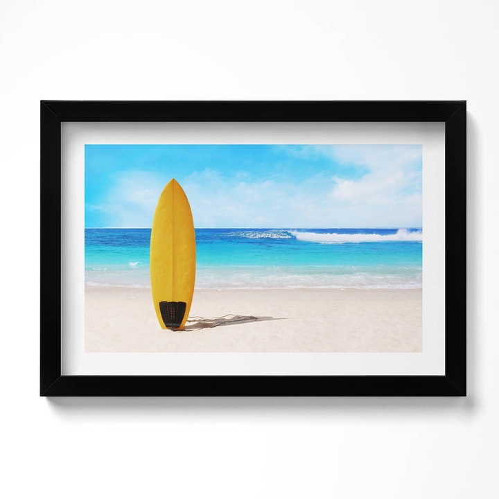 Tablou Inramat, Wallfluent, Placa de surf galbena pe plaja pe fundalul marii, Rama negru, 30x20 cm, 010330010100200280910