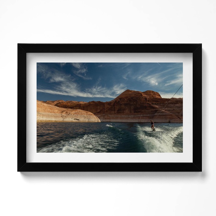 Tablou Inramat, Wallfluent, Persoana schi nautic, Rama negru, 30x20 cm, 010330010100200280301