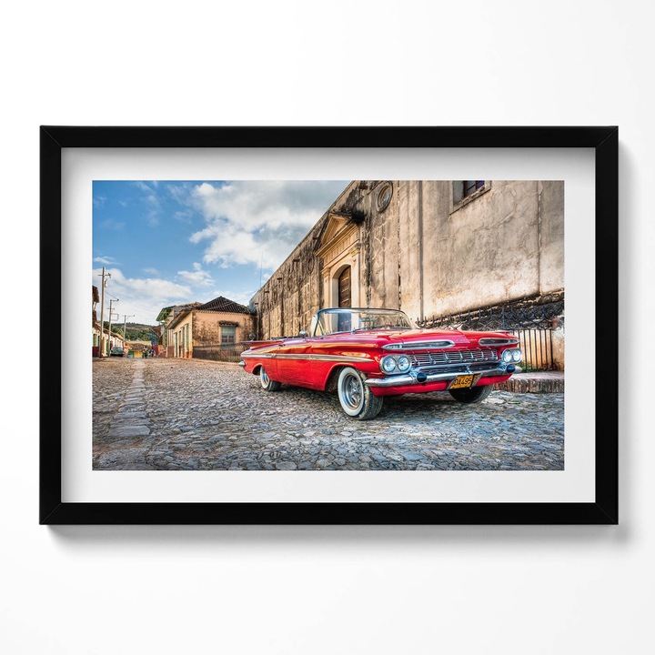 Tablou Inramat, Wallfluent, Masina veche rosie in cartierul columbian, Rama negru, 60x40 cm,010330010110200279918