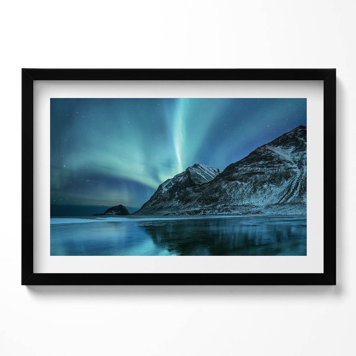 Tablou Inramat, Wallfluent, Aurora boreala peste munti si apa, Rama negru, 60x40 cm,010330010110200279989