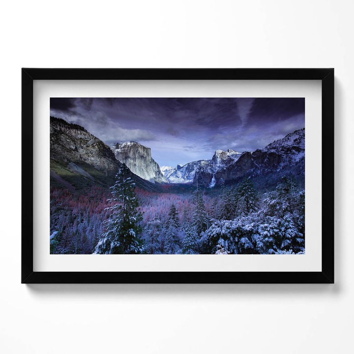 Tablou Inramat, Wallfluent, Peisaj de iarna de munti si padure, Rama negru, 60x40 cm,010330010110200280506