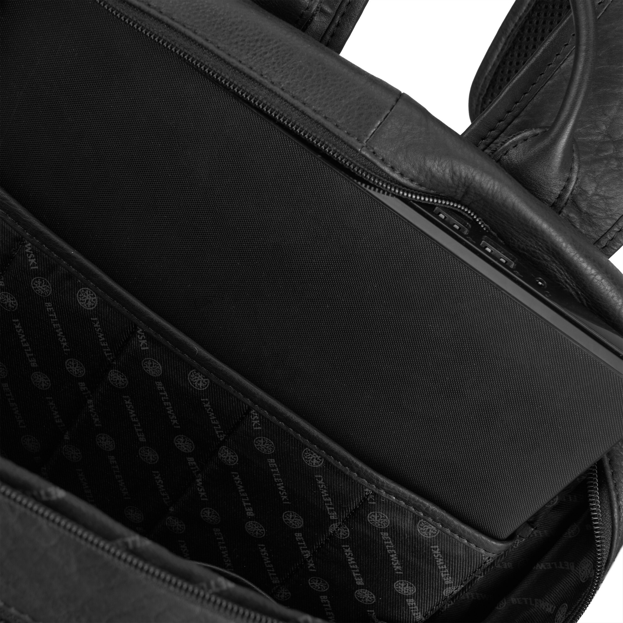 Rucsac pentru laptop, Betlewski, Cambridge, universal, din piele naturala, 35 x 41 x 15 cm, bretele reglabile, culoare negru