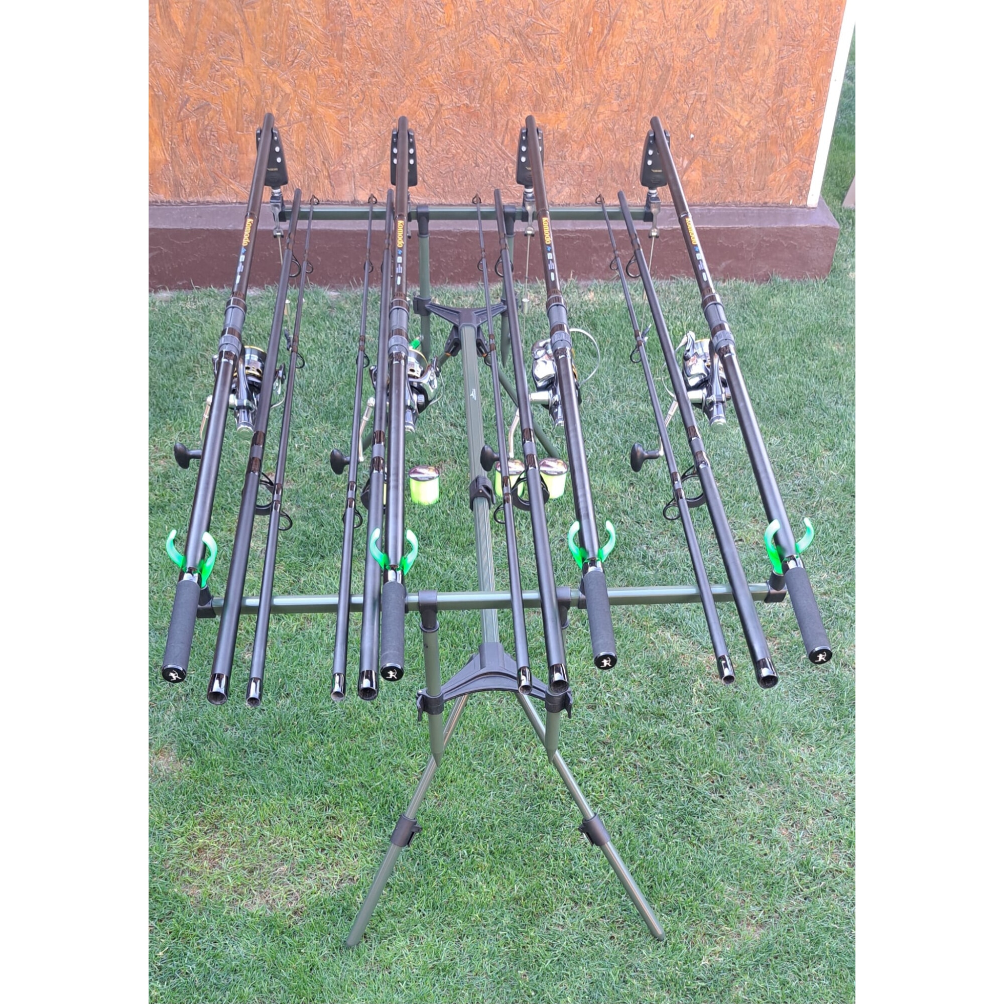 Set Pescuit, 4 Lansete Komodo Carp 3, 60m, 3 Segm+4 Mulinete G65+