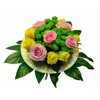 Buchet mix 11 trandafiri, santini si verdeata decorativa Buchet mix 11 trandafiri, santini si verdeata decorativa