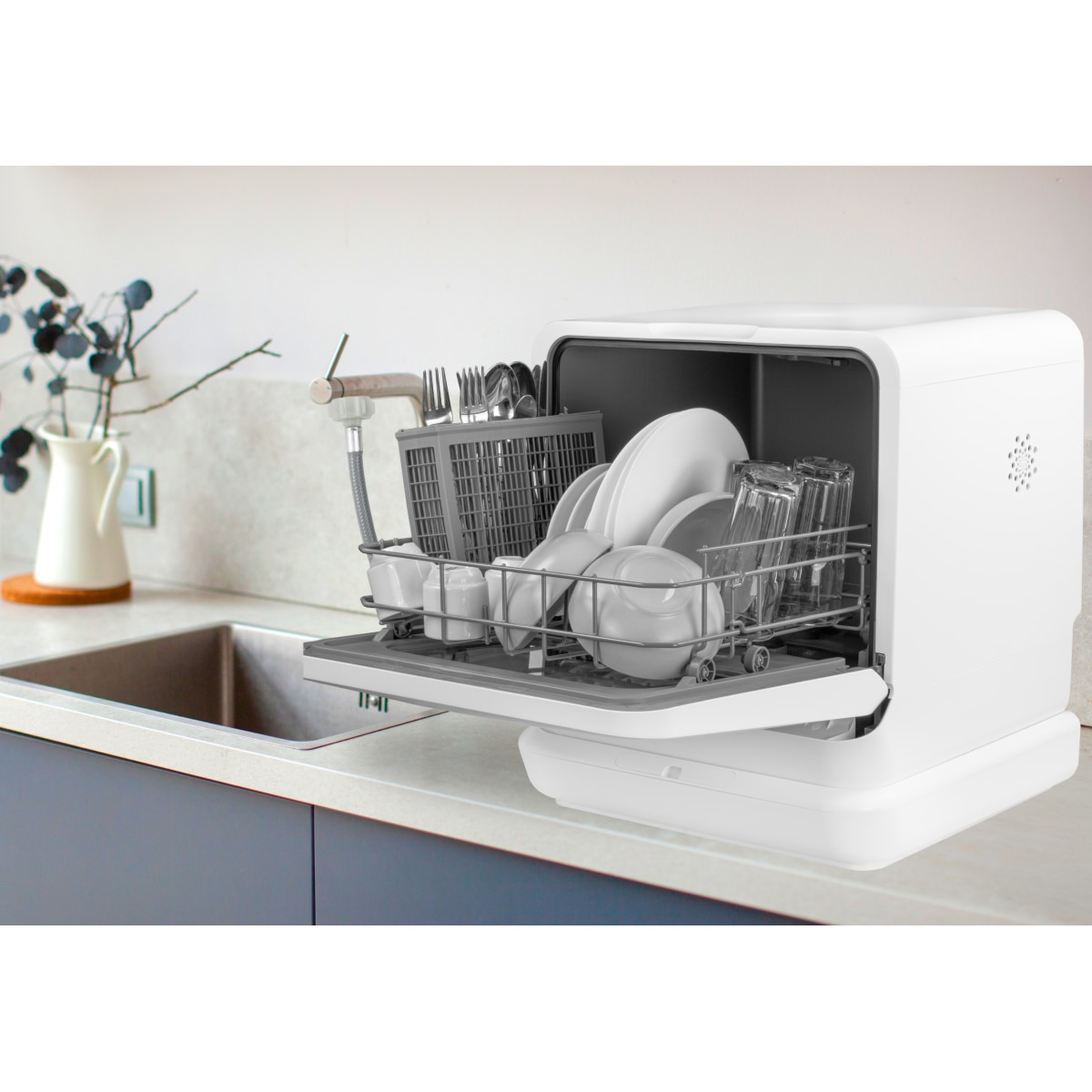 Masina de spalat vase compacta Turbionaire AVA 3 TPDSAVA3CTD, Rezervor apa 7 l detasabil, 6 programe, Indicator sare, Dedurizator apa, Pornire intarziata, Pompa evacuare apa, Dubla posibilitate alimentare apa, 45 cm, Alb