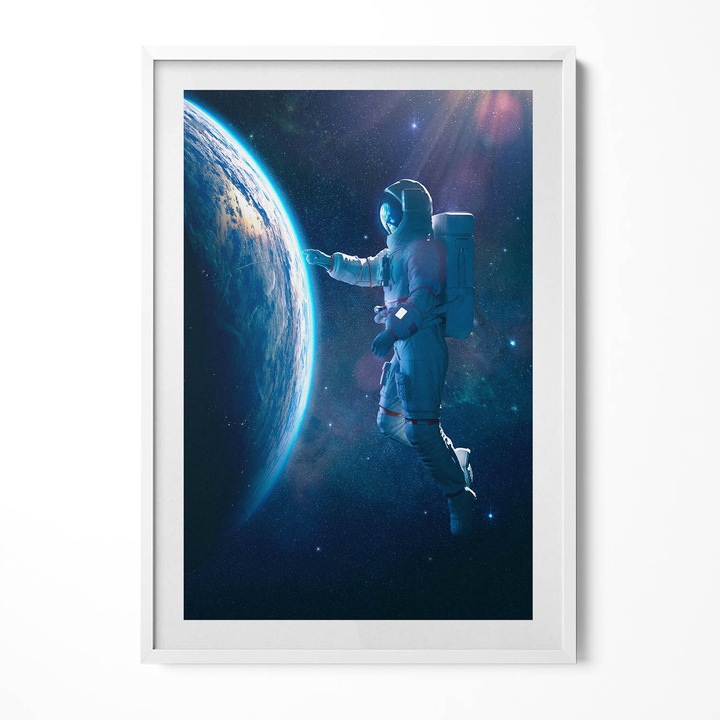 Tablou Inramat, Wallfluent, Cosmonaut si planeta Pamant, Rama alba, 70x100 cm, 010330010150100280686
