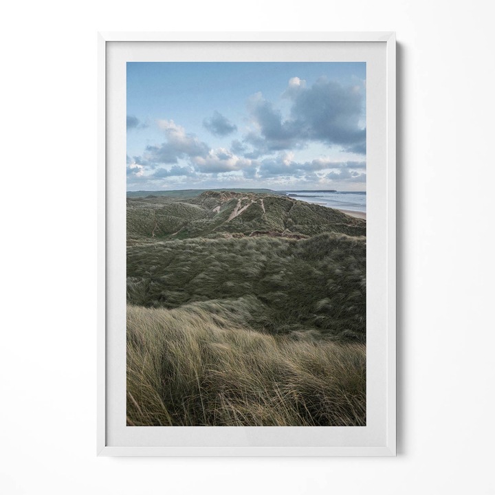 Tablou Inramat, Wallfluent, Peisaj montan din pajisti si iarba, Rama alba, 70x100 cm, 010330010150100281238