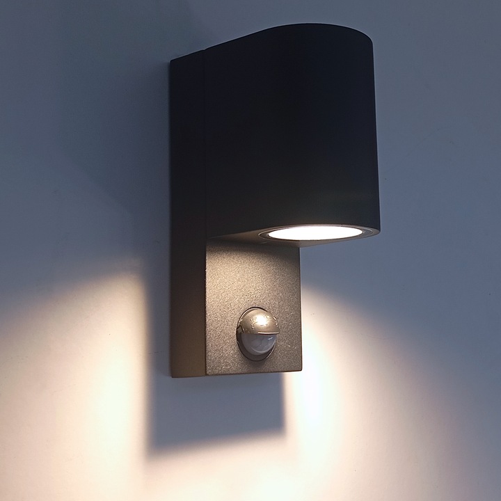Kültéri LED fali lámpa, mozgás- és fényerő érzékelővel, izzókkal, 6000K, 6W, 600Lm, IP65 vízálló, alumínium, fekete, 17x10x7cm