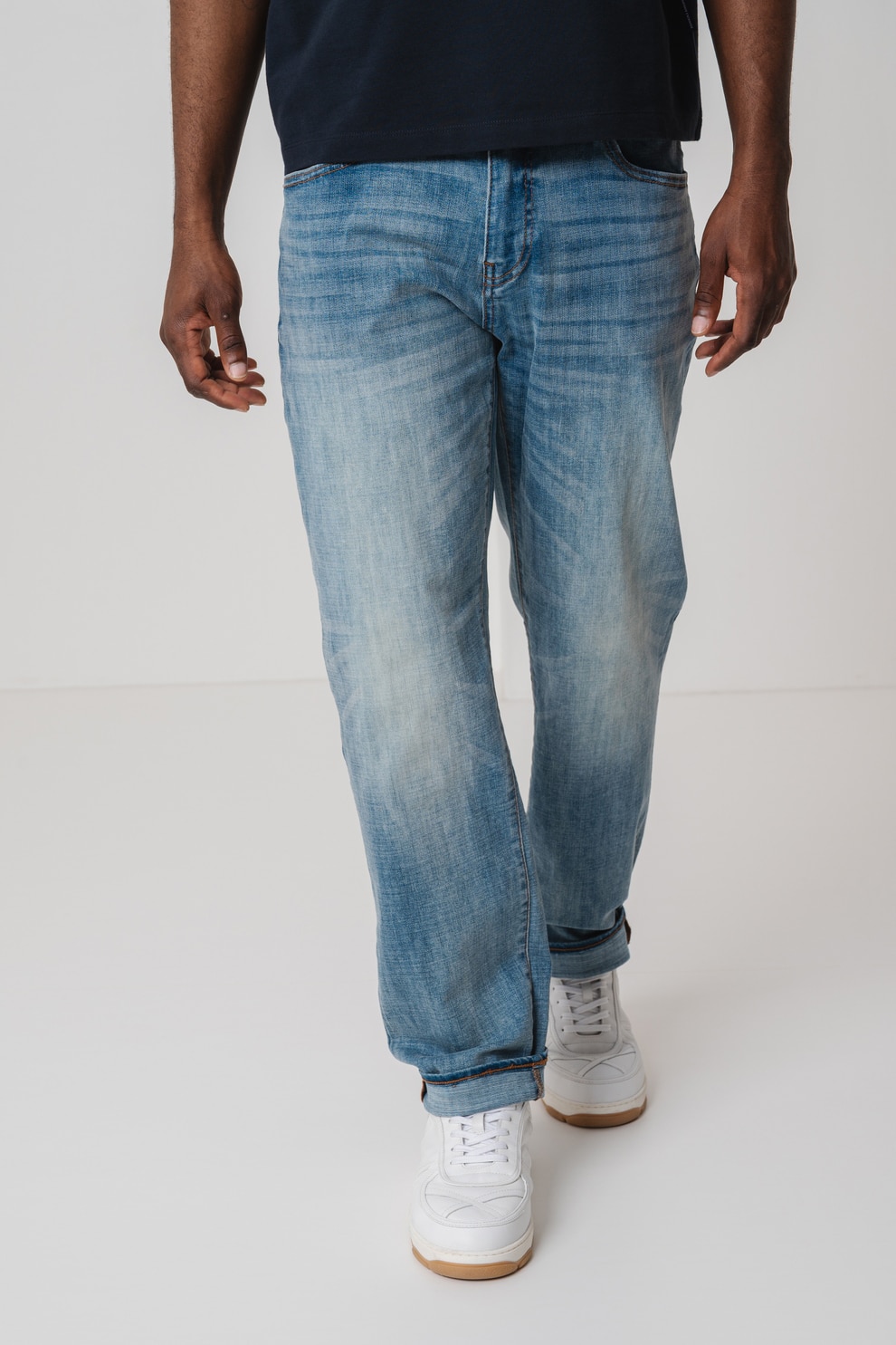 ARMANI EXCHANGE, Blugi slim-fit cu aspect decolorat J13, Albastru deschis, 32