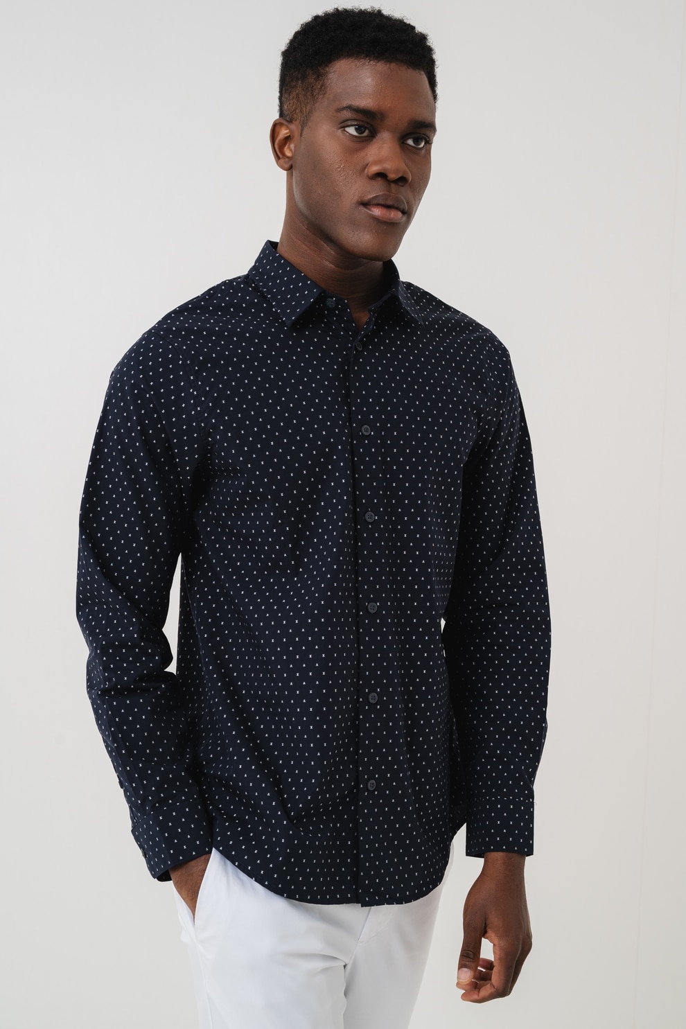 ARMANI EXCHANGE, Camasa cu guler ascutit si model, Alb, Albastru ultramarin, S