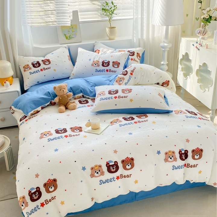 Set Lenjerie CHIRASO, din Finet creponat, pentru 1 sau 2 persoane, 4 piese, Cearceaf de pat cu elastic 140x200 cm, Cearceaf pilota 160x200 cm, 2 fete de perna 55x80 cm, cu imprimeu alb-albastru