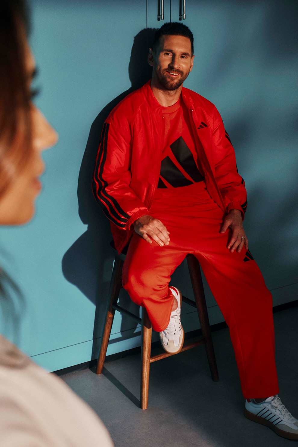 adidas Sportswear, Tricou cu decolteu la baza gatului si imprimeu logo, Negru, Rosu vermillion, M