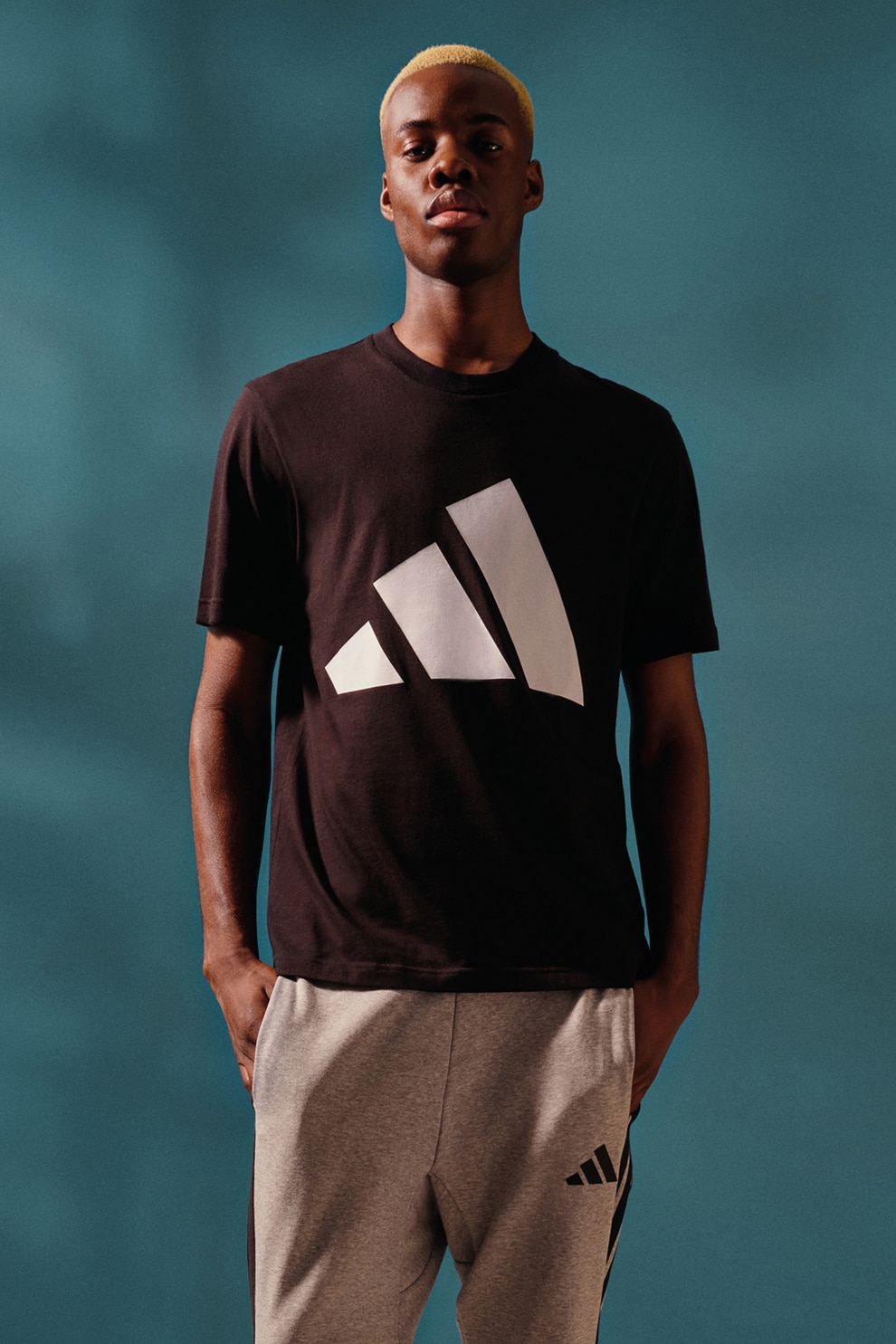 adidas Sportswear, Tricou cu decolteu la baza gatului si imprimeu logo, Alb, Negru, M