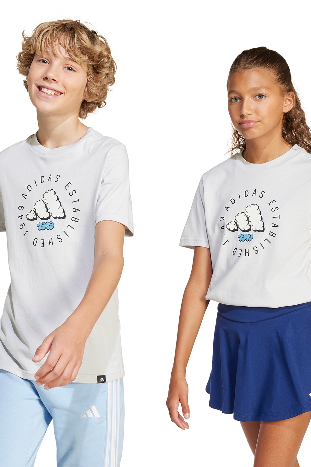 adidas Sportswear, Tricou cu decolteu la baza gatului si imprimeu logo, Alb murdar, Albastru deschis, 140 CM