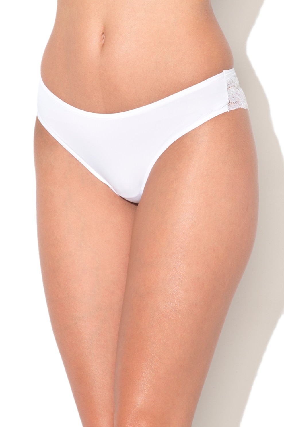 Triumph, Chiloti brazilieni Lovely, Alb
