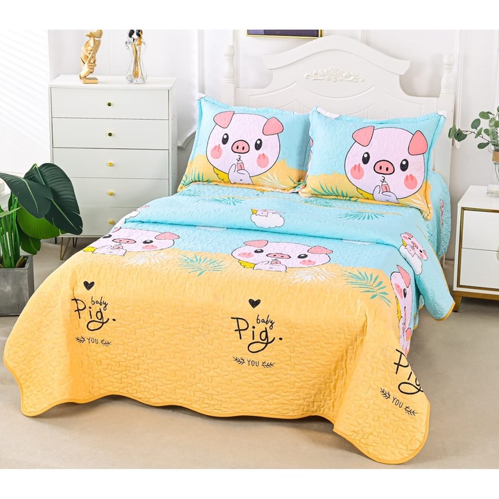 Set Cuvertura Matlasata si 2 Fete de perna CHIRASO, din Microfibra, pentru 1 sau 2 persoane, 3 piese, Cuvertura 180 x 200 cm, 2 fete de perna 60 x 80 cm, model imprimat porcusor, galben inchis-albastru pal