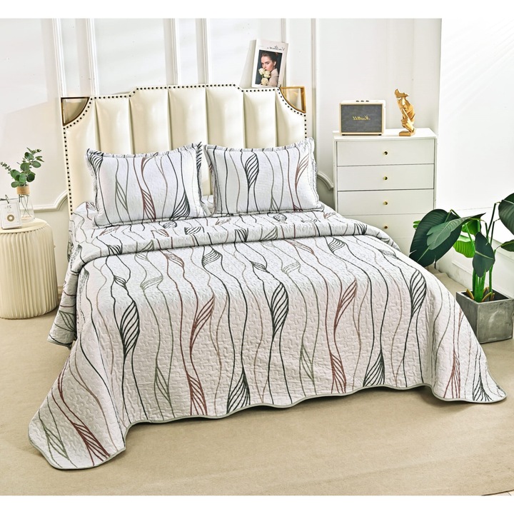 Set Cuvertura Matlasata si 2 Fete de perna CHIRASO, din Microfibra, pentru 1 sau 2 persoane, 3 piese: Cuvertura 220 x 240 cm, 2 fete de perna 60 x 80 cm, model imprimat, alb murdar-gri