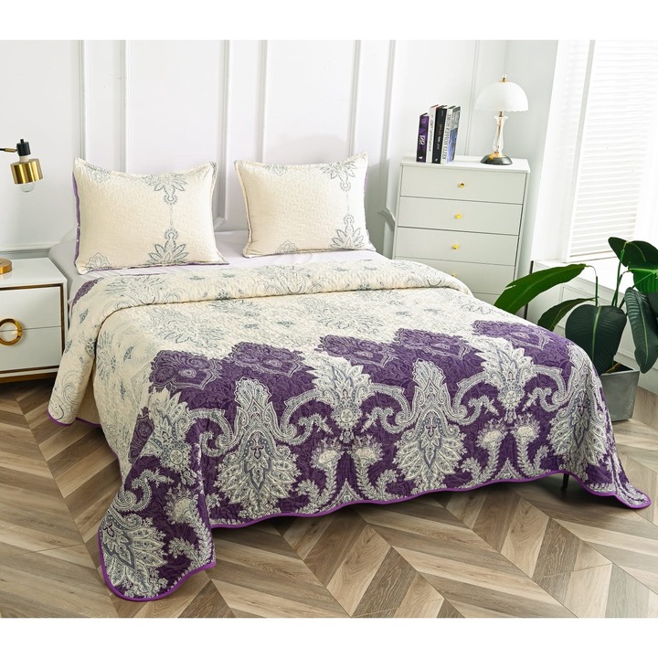 Set Cuvertura Matlasata si 2 Fete de perna CHIRASO, din Microfibra, pentru 1 sau 2 persoane, 3 piese: Cuvertura 220 x 240 cm, 2 fete de perna 60 x 80 cm, model imprimat, crem-mov inchis