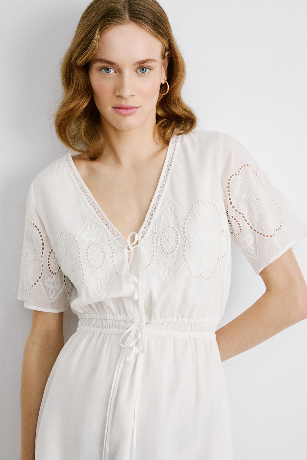 Pepe Jeans London, Rochie cu decolteu in V si perforatii, Alb fildes, S