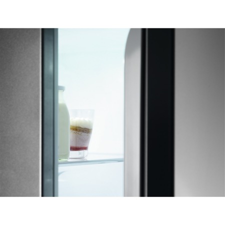 Combina frigorifica incorporabila AEG SCE81816TS, 253 l, Clasa A+, No frost, Display LCD, H 178 cm