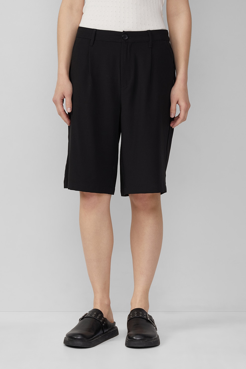 QS, Bermude cu pliuri, Negru, 36