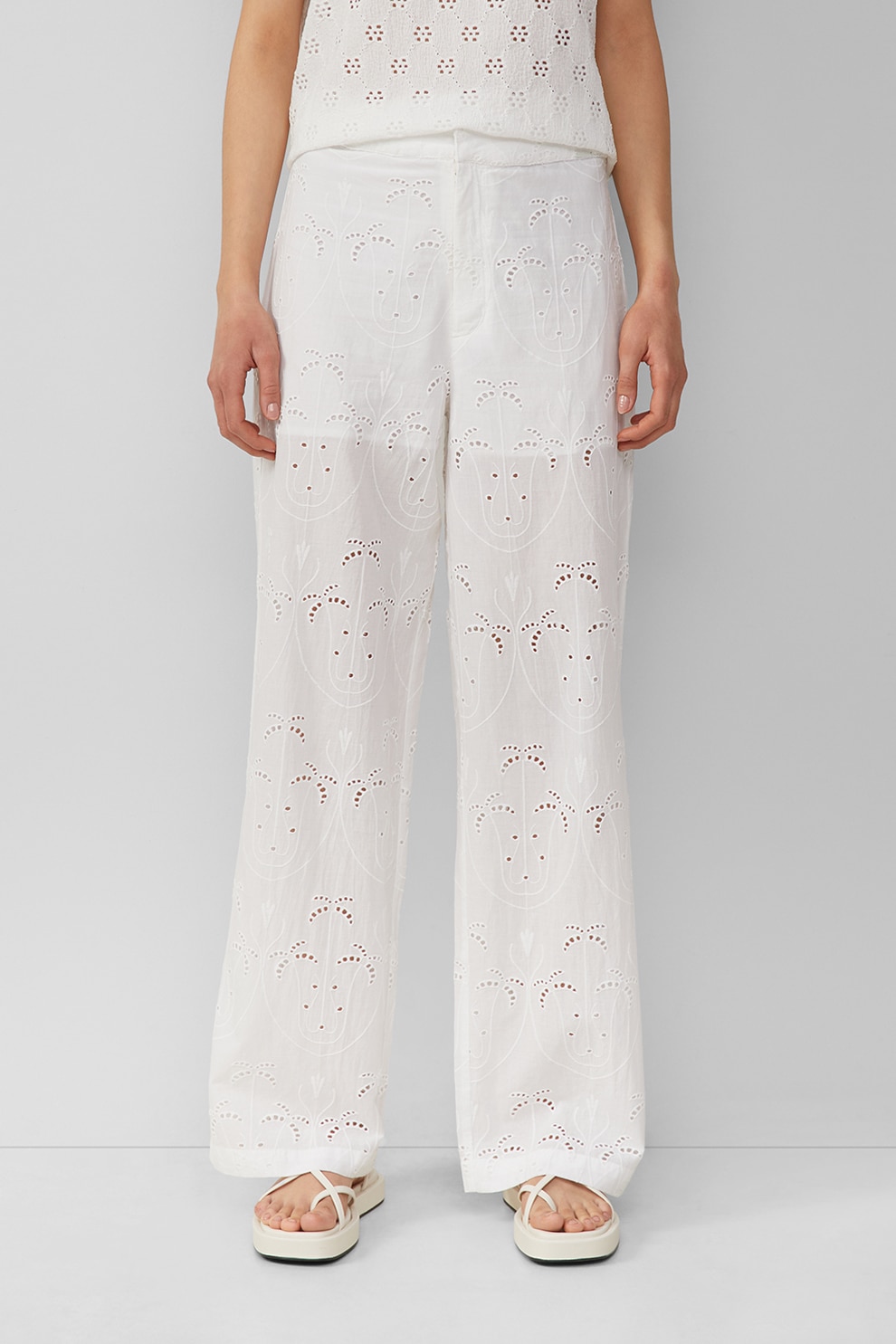 QS, Pantaloni cu croiala ampla si perforatii, Alb, 36