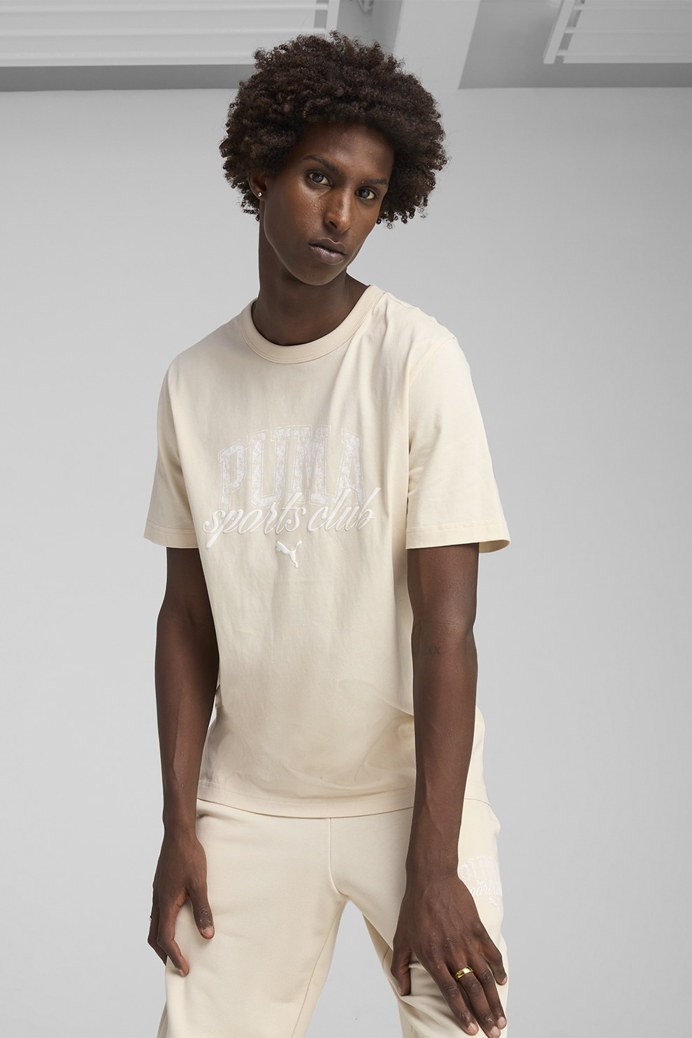 Puma, Tricou cu decolteu la baza gatului si imprimeu logo, Alb fildes, M