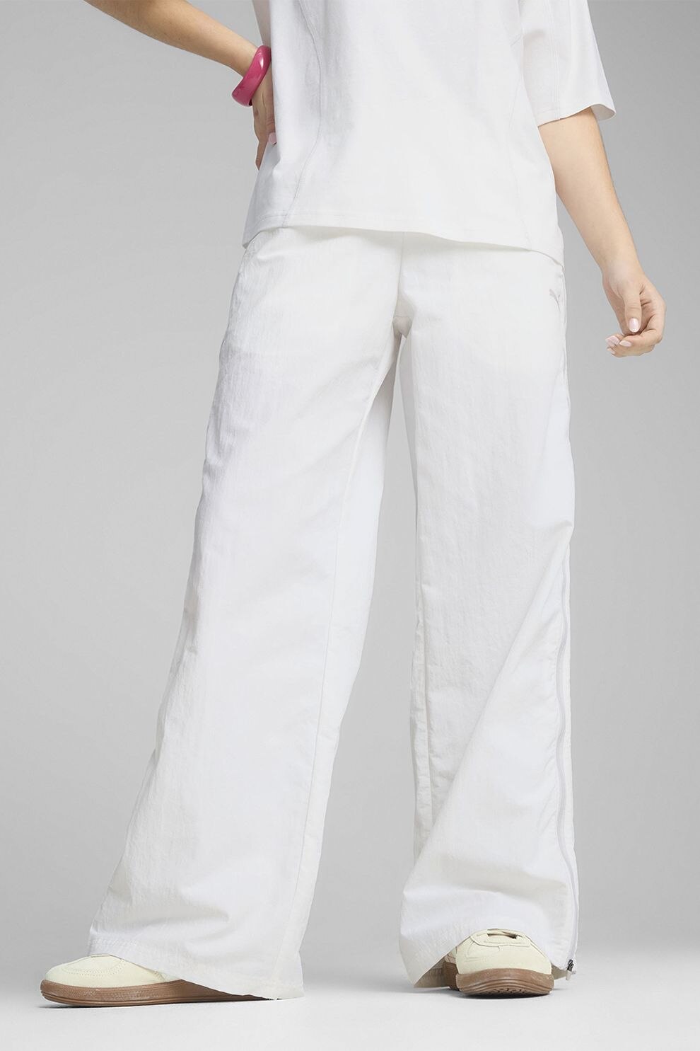 Puma, Pantaloni cu croiala ampla si slituri laterale cu fermoar, Alb optic, M