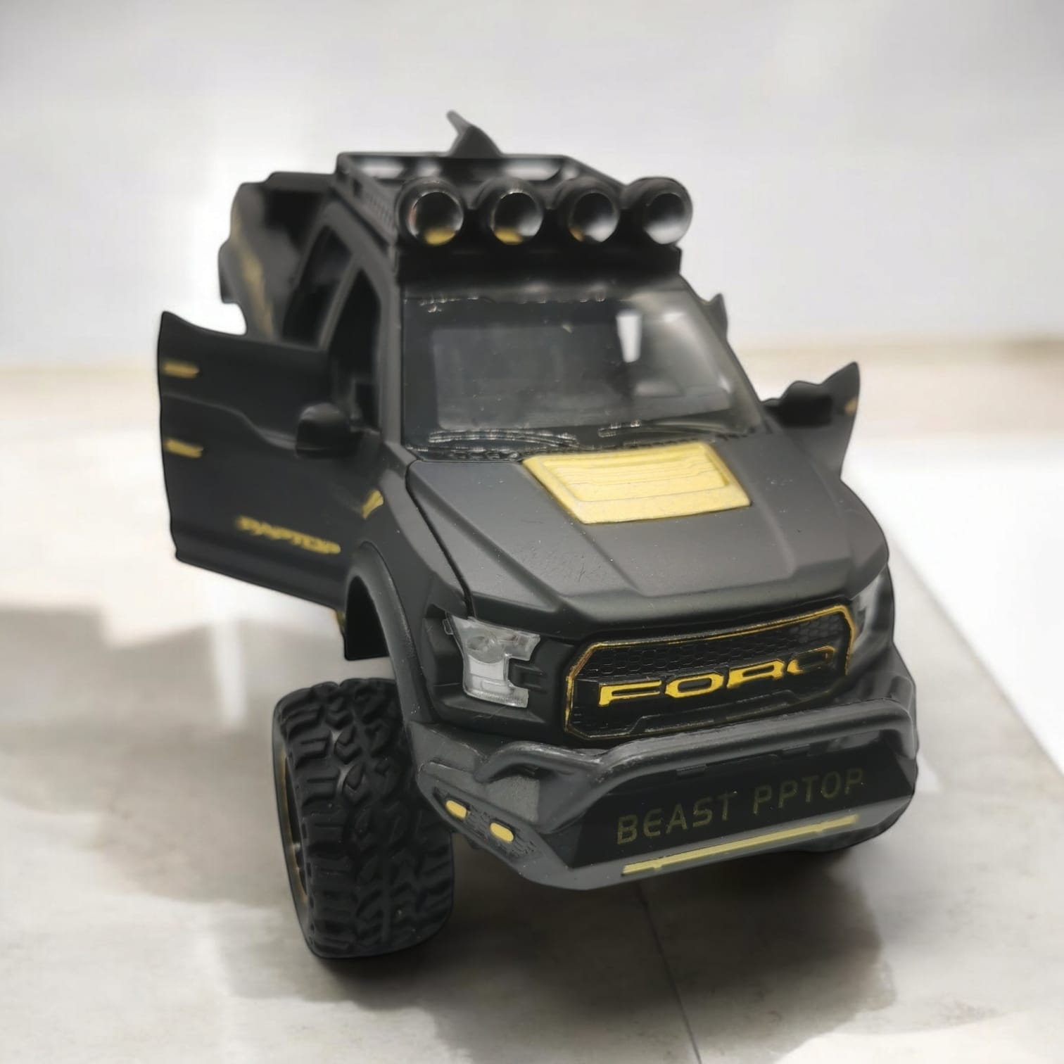 Macheta de metal Camioneta Ford F-150 Raptor tunat de Hennessey ...