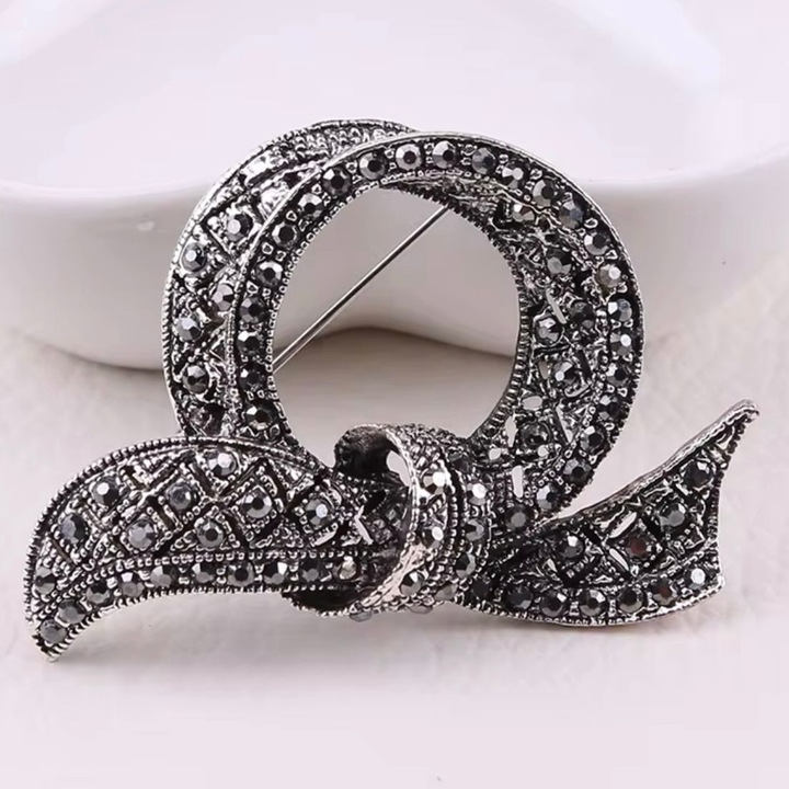 Brosa vintage cu marcasite VP92 argintie