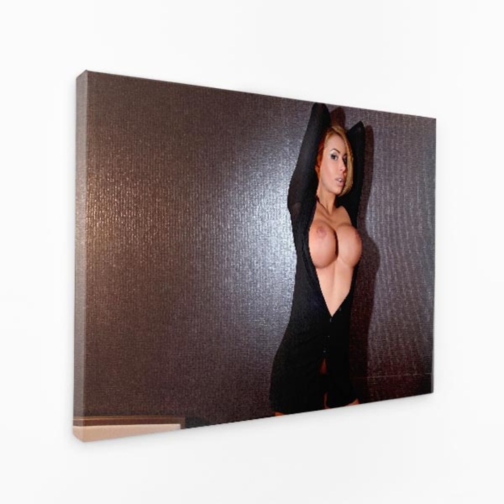 Картина на платно - открити цици в черна риза - 30х50 см