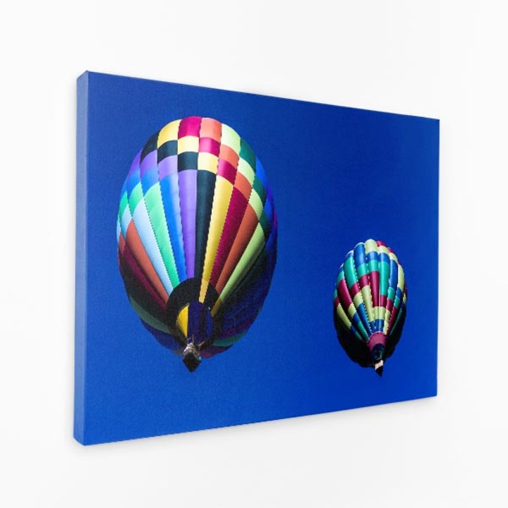 Комплект от три щампи на платно - цветни балони летят високо в небето ярко синьо - 150x100 см