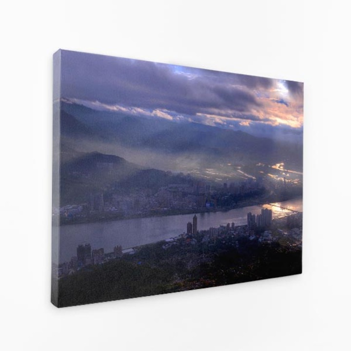 Комплект от три платна - град от светлини планини воден силует - 150x100 см