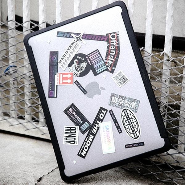 Etui laptop Skinarma Henko, transparent, pentru MacBook Pro 14" (2021-2023)