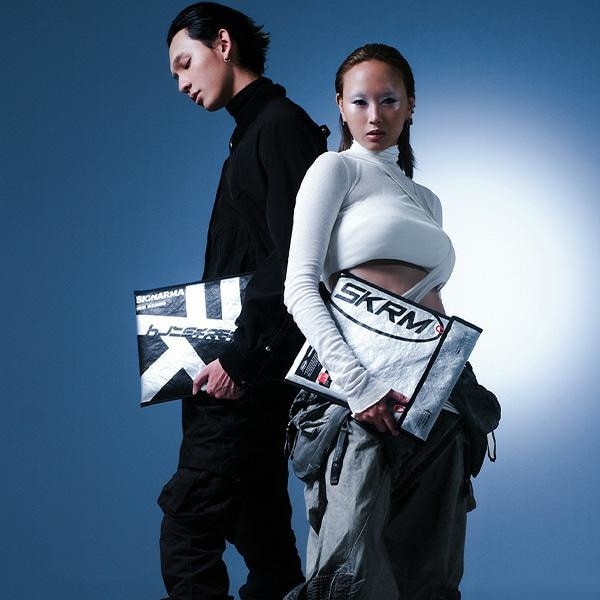 Husa laptop Skinarma Comet 14", argintie, material DuPont Tyvek, rezistenta la apa