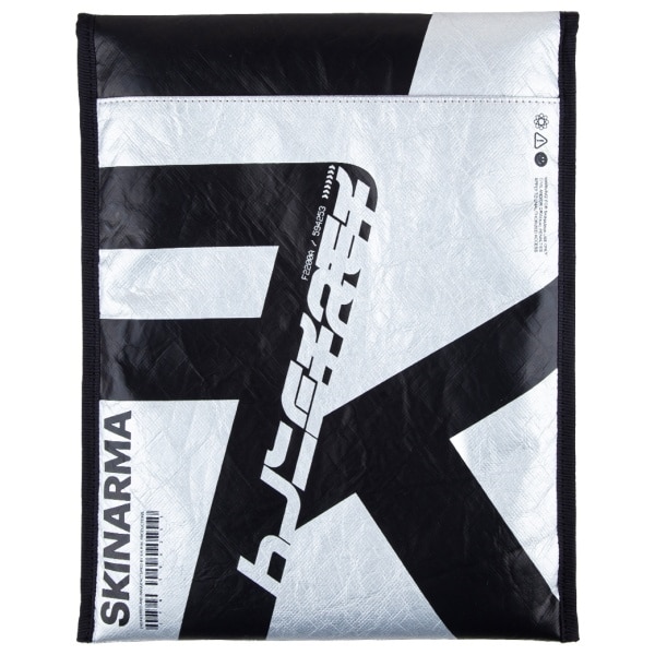 Husa laptop Skinarma Comet 14", argintie, material DuPont Tyvek, rezistenta la apa