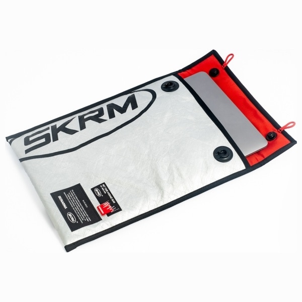 Husa laptop Skinarma Comet 14", argintie, material DuPont Tyvek, rezistenta la apa