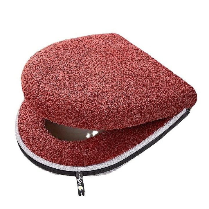 Set huse de plus soft format din 2 piese, pentru colac WC si capac WC, prindere cu fermoar, gaica pentru agatare, material moale, confortabil, din material textil pufos si rezistent, usor de instalat, lavabile manual sau la masina de spalat, caramiziu