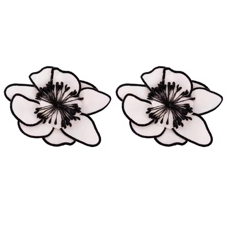 Cercei bej, forma de floare supradimensionata, Ottilie C12