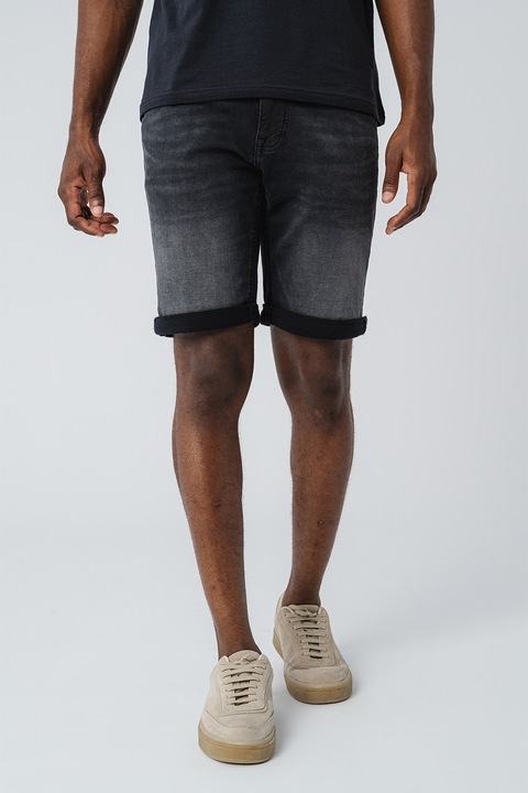 Mustang, Bemude Chicago, Negru stins