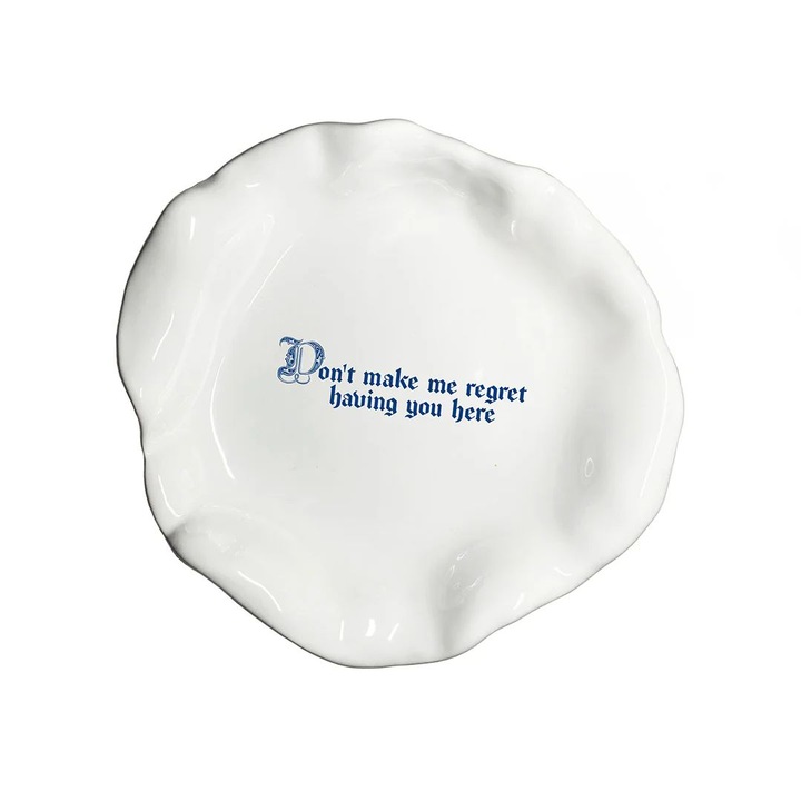Farfurie artizanala Incartato Ceramics, The Issues Collection, Regret, 100% ceramica glazurata, Ø 22 cm, print fotoceramic, lavabila in masina de spalat, alb/albastru