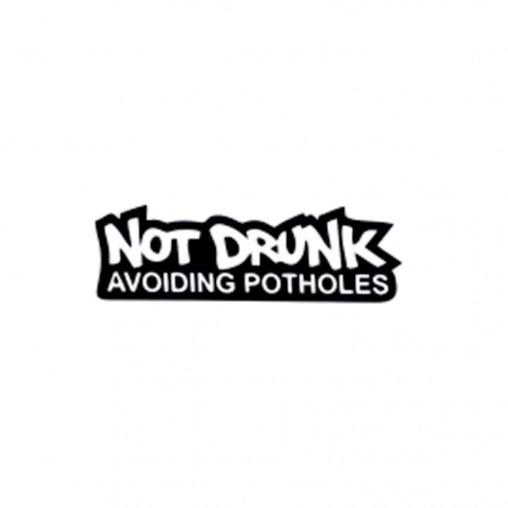 Sticker Auto Avoiding Potholes, 26,1 cm, Negru