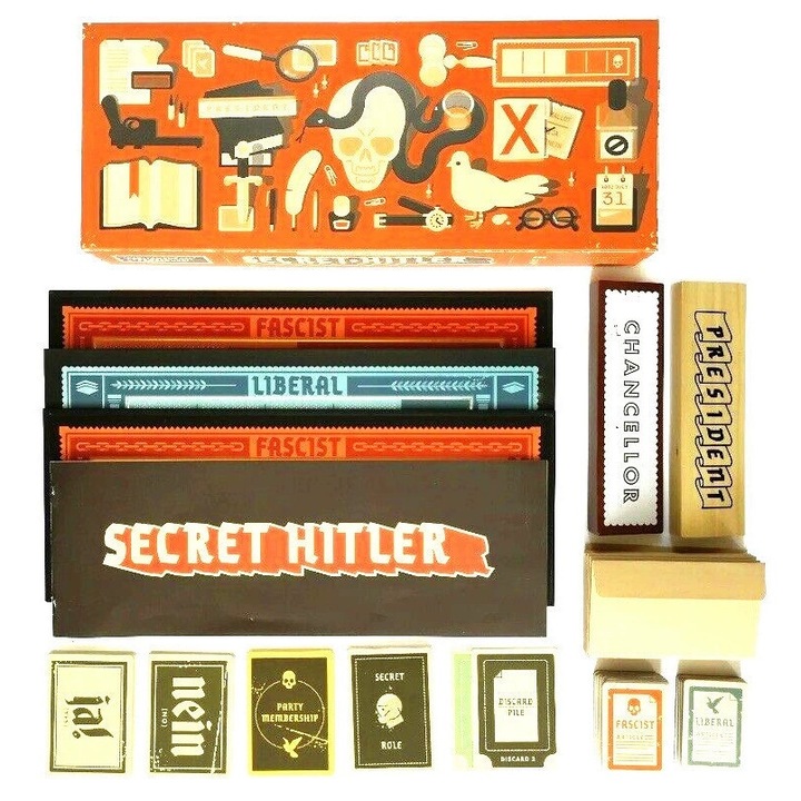 Társasjáték, Secret Hitler, 5-10 játékos részére, többszínű, 14+ év
