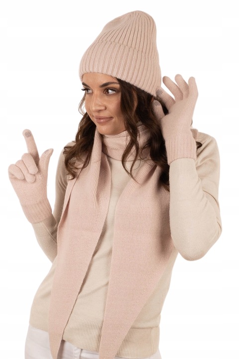 Set dama iarna - Caciula, fular si manusi tactile, migdal, Majka